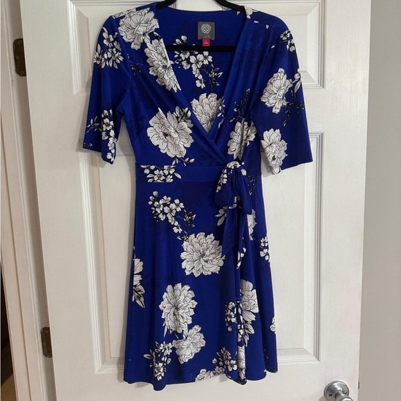 Womens Vince Camuto Short Sleeve Blue Floral Print Wrap Dress - Picture 4 of 5